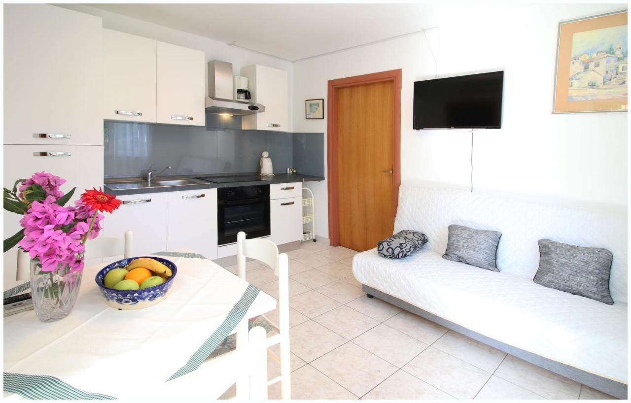 Mir Apartments Primošten Екстериор снимка