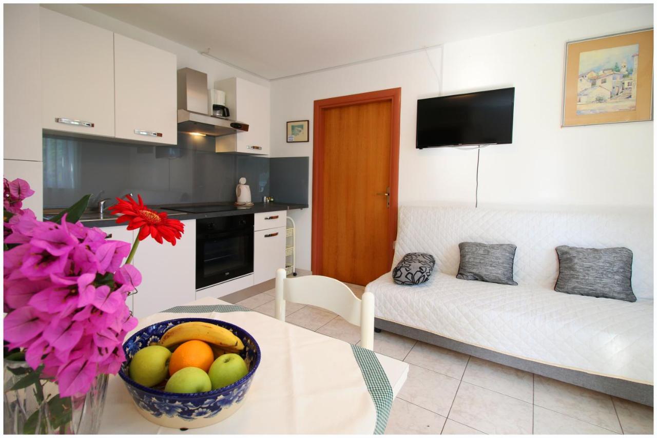Mir Apartments Primošten Екстериор снимка