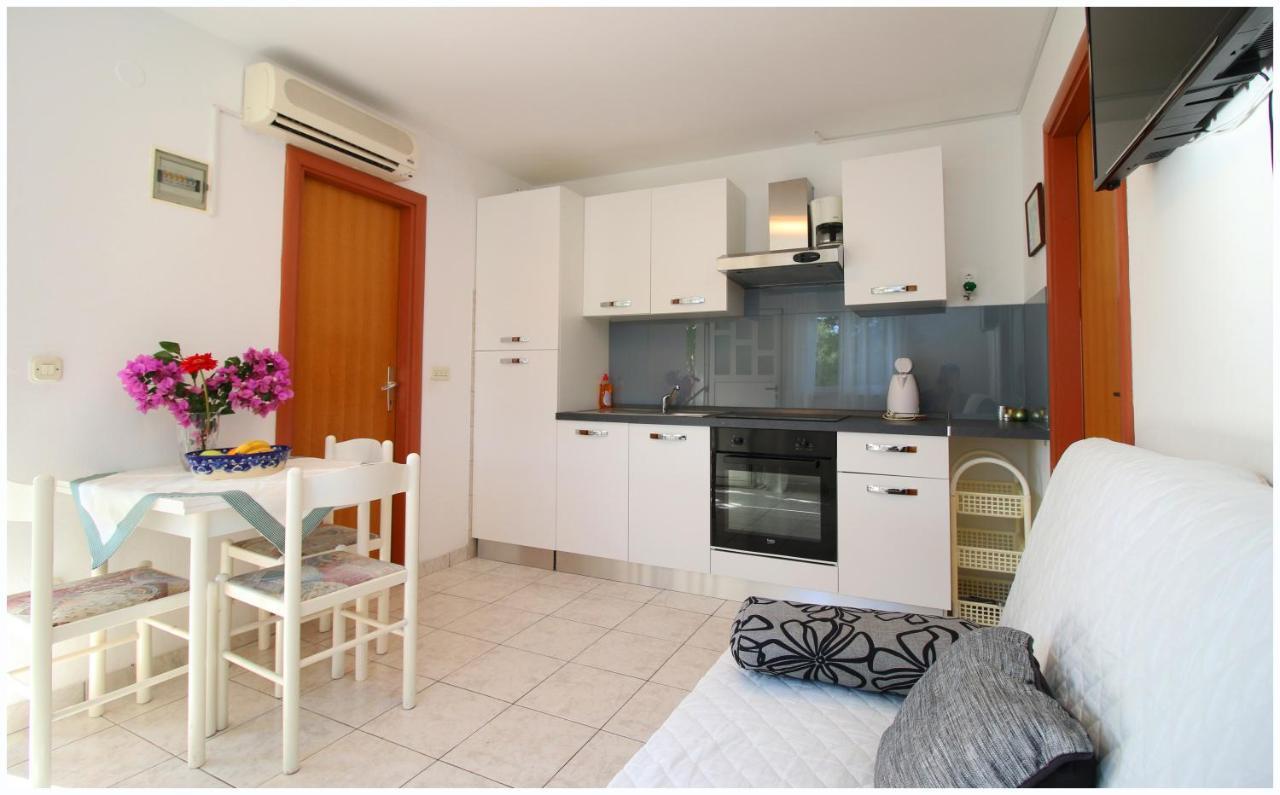 Mir Apartments Primošten Екстериор снимка