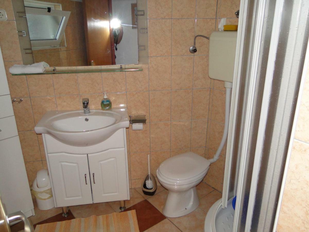 Mir Apartments Primošten Екстериор снимка