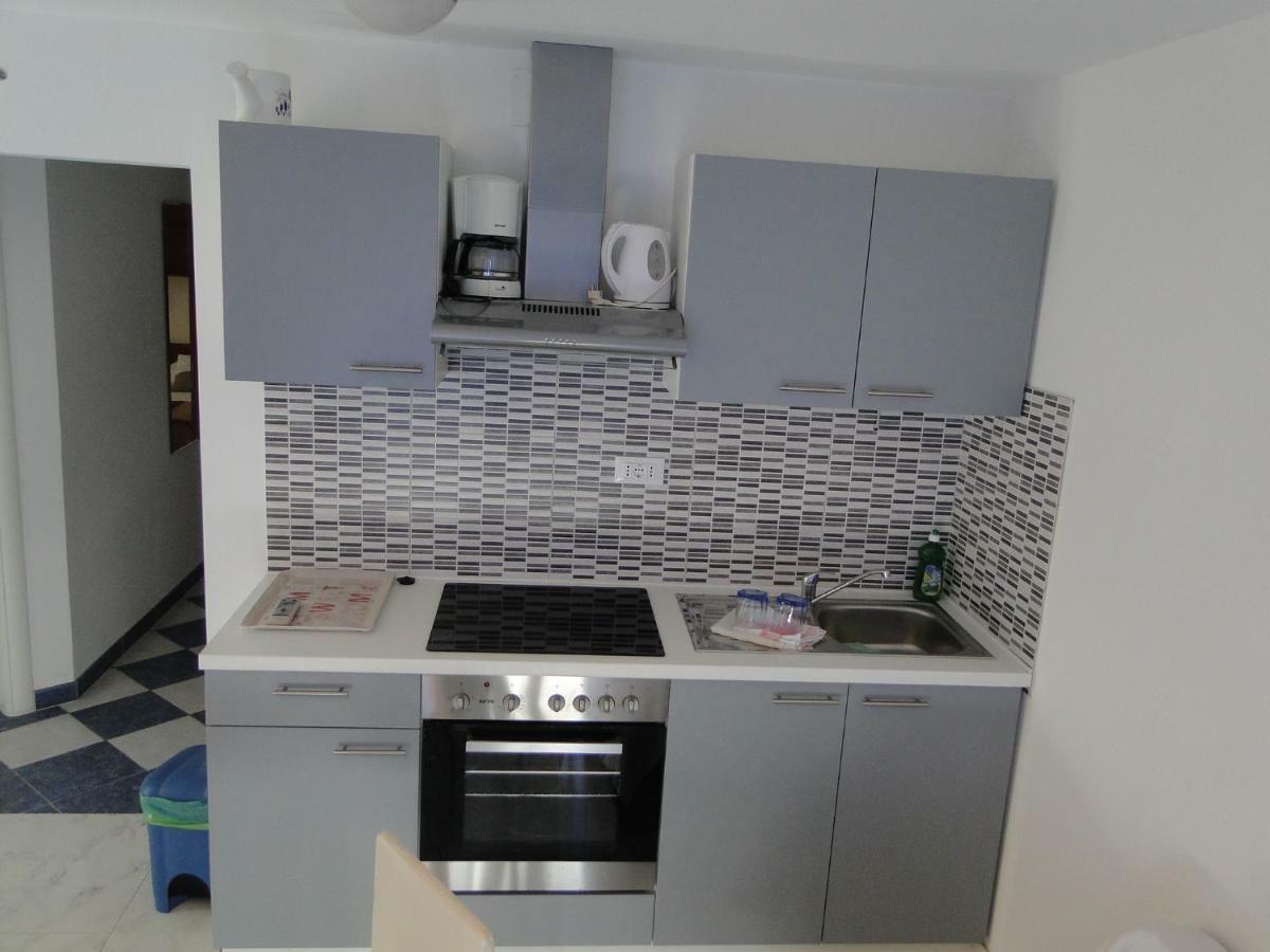 Mir Apartments Primošten Екстериор снимка