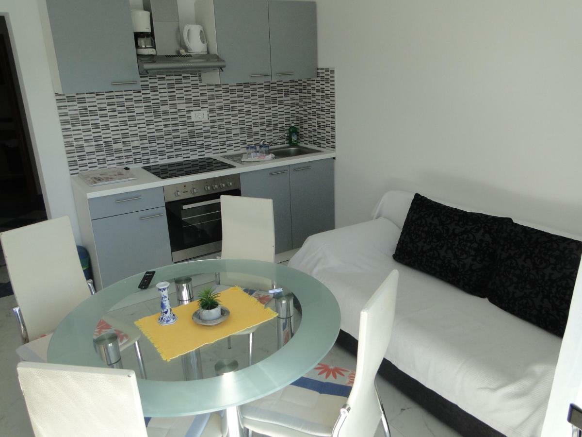 Mir Apartments Primošten Екстериор снимка