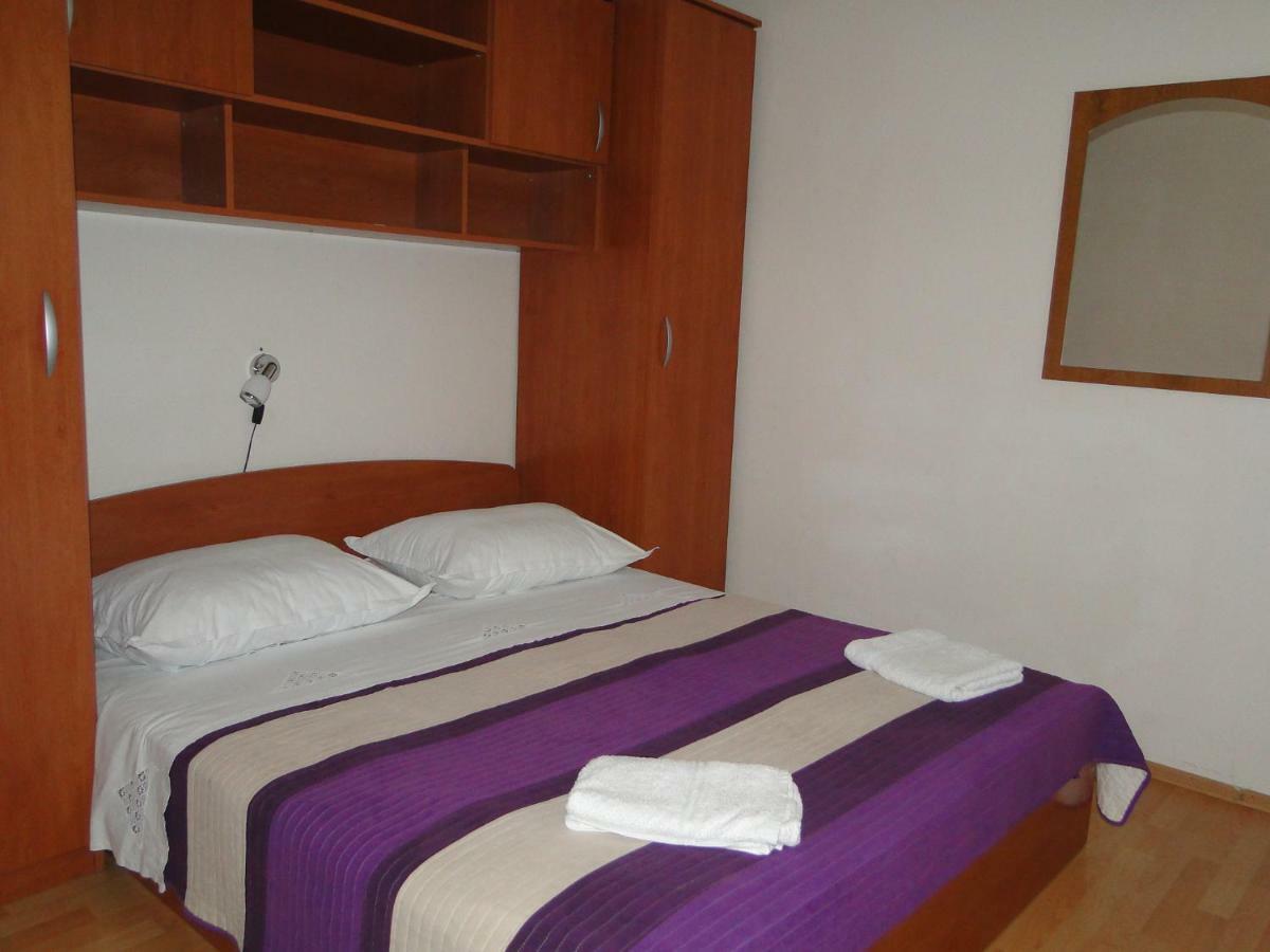 Mir Apartments Primošten Екстериор снимка