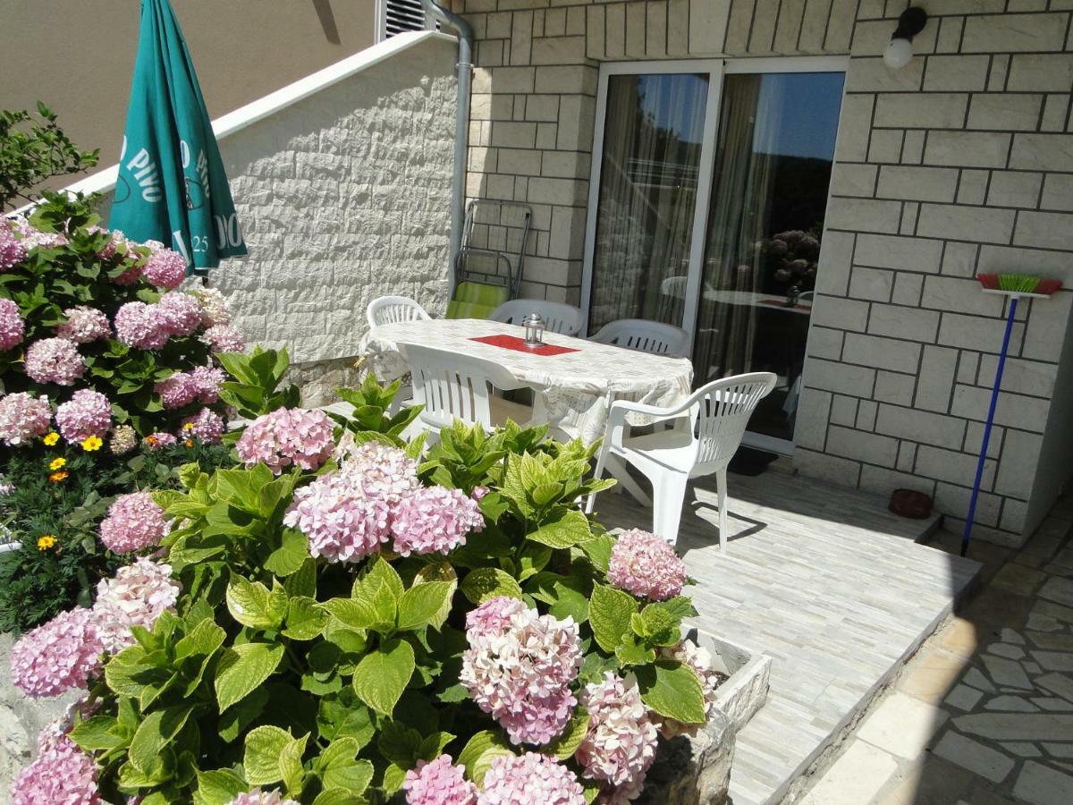 Mir Apartments Primošten Екстериор снимка
